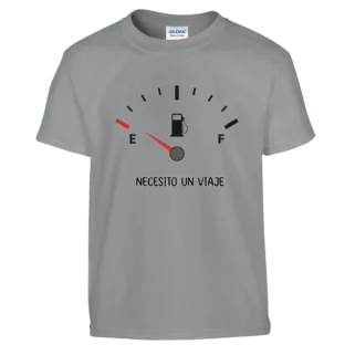 Camiseta "Necesito un viaje gasolina negro" infantil gris oscuro